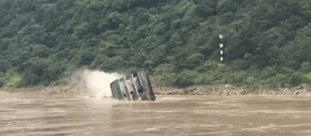 靠近太阳游戏中跑路需要注意什么